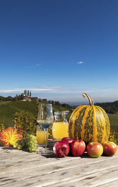 Wein, Apfel, Kürbis: die Lebenselixiere der Steirer. | © STG | Harry Schiffer