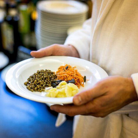 Regionale Genüsse im Marktrestaurant der Therme Loipersdorf, Thermenland Steiermark  | © STG | Tom Lamm