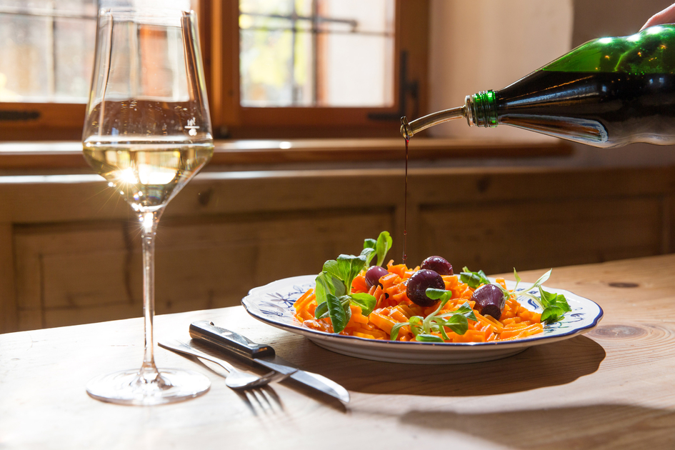 Vegan Buschenschank snack, Vineyard Kögl (Southern Styria) | © Steiermark Tourismus | Harry Schiffer