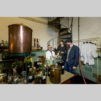 Likörmanufaktur Arzberger mit Cajetan Arzberger in Mariazell | © STG | Tom Lamm