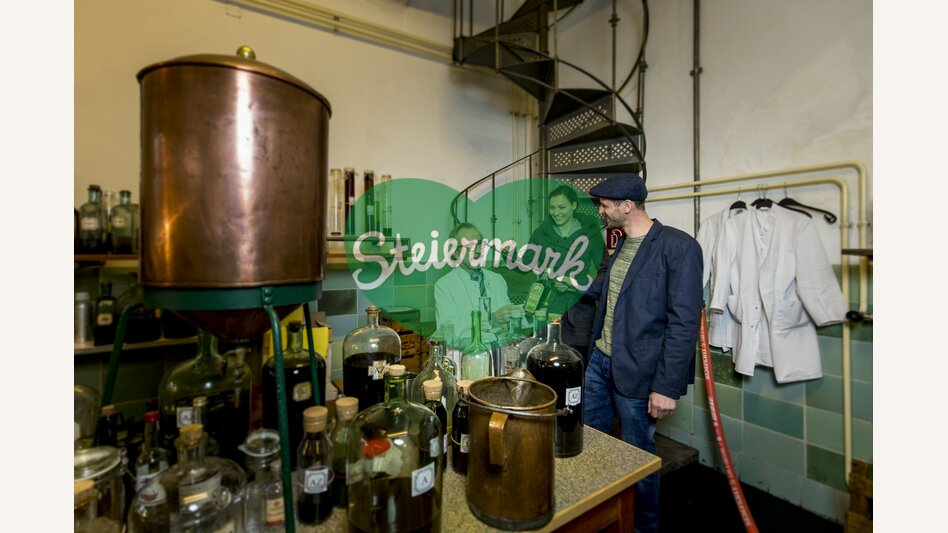 Likörmanufaktur Arzberger mit Cajetan Arzberger in Mariazell | © STG | Tom Lamm