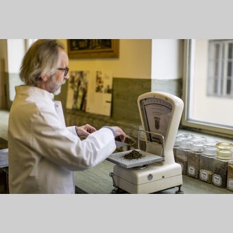 Cajetan Arzberger in seiner Likörmanufaktur in Mariazell | © STG | Tom Lamm