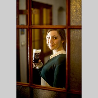 Das Mariazeller Alt, eine Spezialität, stockdunkel – herb – obergärig, nach einer über 200 Jahre alten Rezeptur | © STG | Tom Lamm