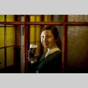 Das Mariazeller Alt, eine Spezialität, stockdunkel – herb – obergärig, nach einer über 200 Jahre alten Rezeptur  | © STG | Tom Lamm