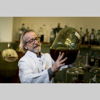 Mariazeller Magenlikör mit 33 Kräutern von Cajetan Arzberger nach einer Rezeptur von 1883 | © STG | Tom Lamm