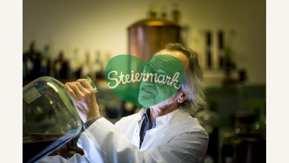 Mariazeller Magenlikör mit 33 Kräutern von Cajetan Arzberger nach einer Rezeptur von 1883 | © STG | Tom Lamm