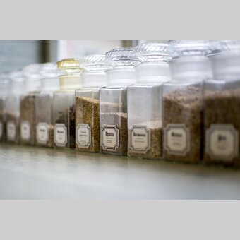 Ingredienzien des Mariazeller Magenlikörs bei Caj. Arzberger in Mariazell | © STG | Tom Lamm