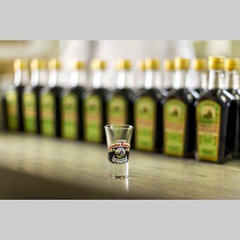 Mariazeller Magenlikör mit 33 Kräutern von Cajetan Arzberger nach einer Rezeptur von 1883 | © STG | Tom Lamm