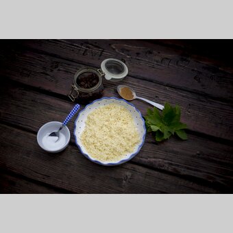 Fedlkoch aus Rahm, Mehl, Grieß, Eiern, Zucker mit Rosinen und Zimt | © TV Hochsteiermark | Tom Lamm