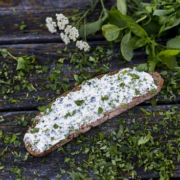 Kräuterbutterbrot aus dem Naturpark Zirbitzkogel-Grebenzen | © STG | Tom Lamm