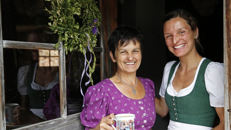 Marianne Gruber with  Tina at the Ritzingerhütte/Viehbergalm | © Steiermark Tourismus | Herbert Raffalt