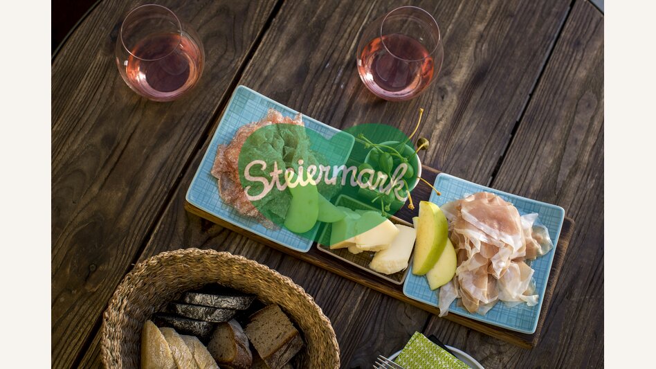 GenussHauptstadt-Genuss mit Vulcano-Schinken, Arzberger-Käse und steirischem Rosé | © STG | Tom Lamm