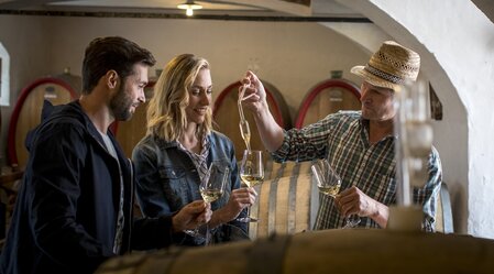 Wine tasting with Hans Söll, wine-growing estate Söll, Sernauberg | © Südsteiermark | Tom Lamm