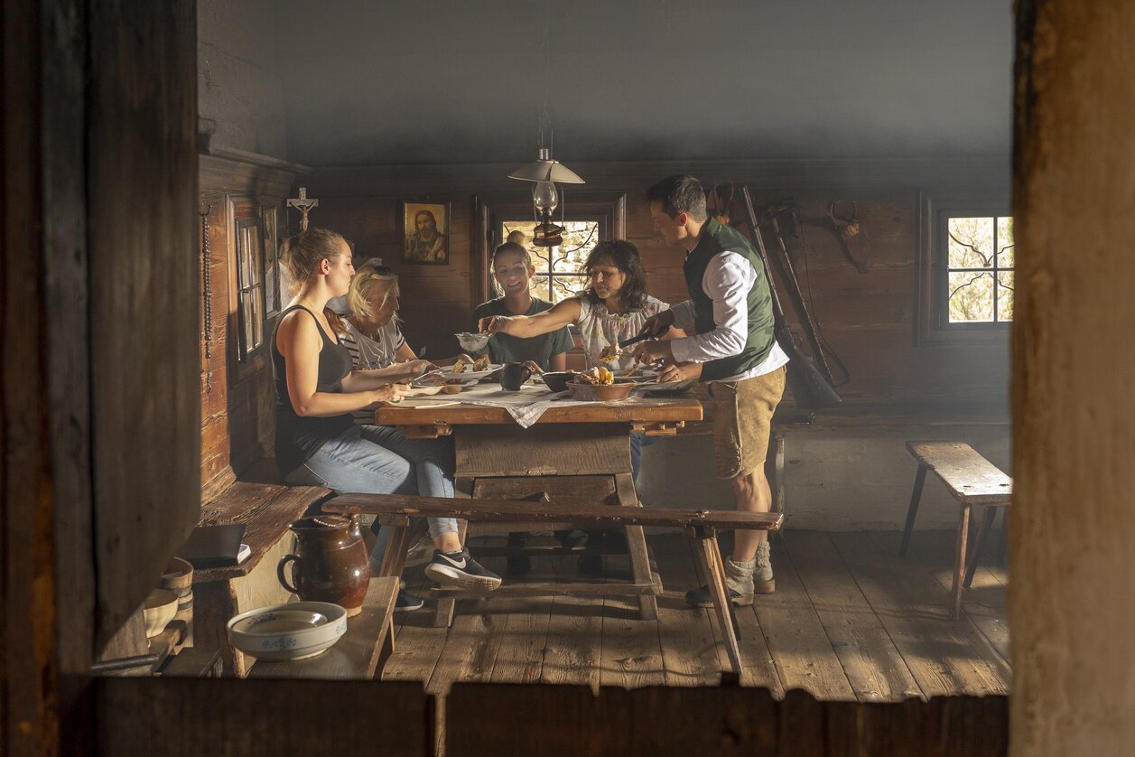 Häfennigl (Kuchen im Topf) im Rauchstubenhaus in Edelschachen bei Anger | © STG | www.johannesgeyer.com