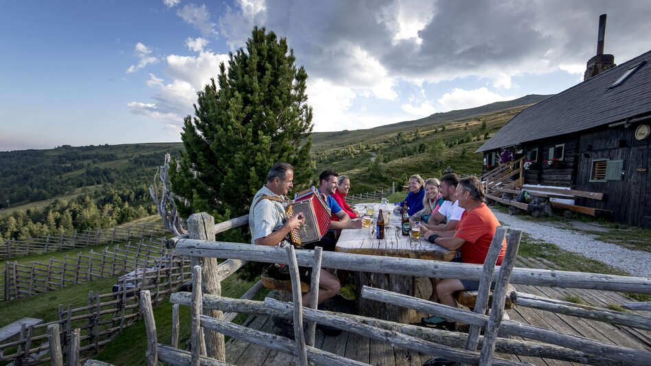 Stop during a hike: Rothaidenhütte at the Zirbitzkogel | © Steiermark Tourismus | Tom Lamm