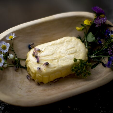The culinary Styria: alp butter with herbs | © Steiermark Tourismus | Tom Lamm