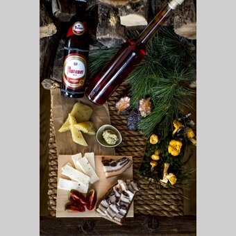 Die kulinarische Steiermark: Eierschwammerln, Speck, Steirerkäs, Frischkäse, Zirberl, Bier | © STG | Tom Lamm