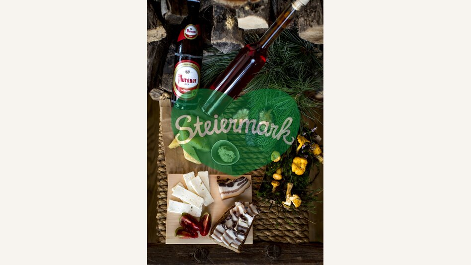Die kulinarische Steiermark: Eierschwammerln, Speck, Steirerkäs, Frischkäse, Zirberl, Bier | © STG | Tom Lamm