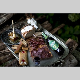 Die kulinarische Steiermark: Hochschwab-Wild, Lebkuchen, Honig, Kräuterbitter, Wasser, Bier | © STG | Tom Lamm