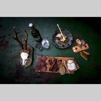 Die kulinarische Steiermark: Hochschwab-Wild, Lebkuchen, Honig, Kräuterbitter, Wasser, Bier | © STG | Tom Lamm