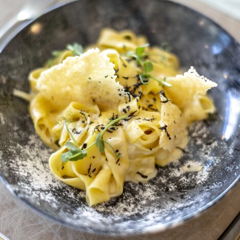Pasta in leichter Rahmsauce mit steirischem Bio-Burgundertrüffel | © STG | Tom Lamm