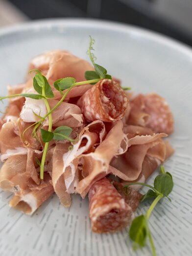 Schinken und Salami von der Vulcano Schinkenmanufaktur | © STG | Tom Lamm