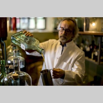 Mariazeller Magenlikör mit 33 Kräutern von Cajetan Arzberger nach einer Rezeptur von 1883 | © STG | Tom Lamm