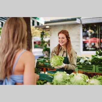 Einkaufen auf einem der zahlreichen Grazer Bauernmärkte | © TV Region Graz | Michael Königshofer