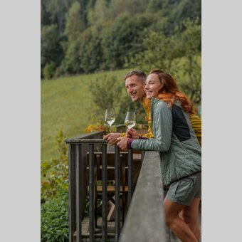 Aussicht genießen am Bründlweg | © STG | Elena Egger