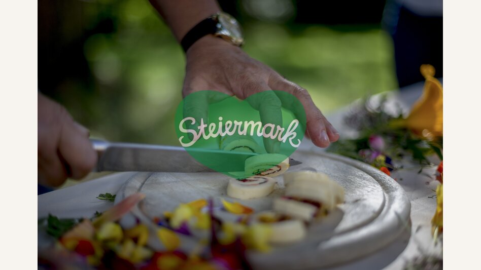 Blütenbutter von Naturpark-Kräuterköchin Magrit Krenn, Naturpark Zirbitzkogel-Grebenzen | © STG | Tom Lamm
