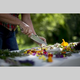 Blütenbutter von Naturpark-Kräuterköchin Magrit Krenn, Naturpark Zirbitzkogel-Grebenzen | © STG | Tom Lamm