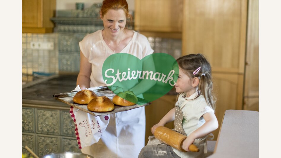 Osterbrot bzw. Pinzen backen am Zehenthof in Semriach | © STG | Tom Lamm