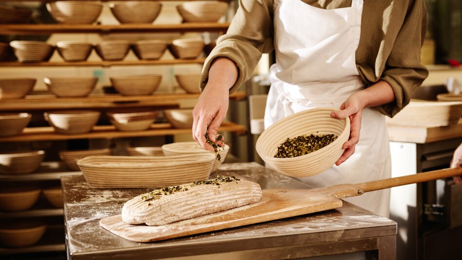 Bread baking in the Retter BioGut | © Oststeiermark | Michael Königshofer