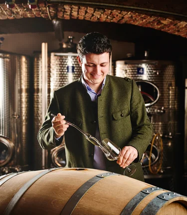 Franz Menhart tasting wine | © Südsteiermark | Michael Königshofer