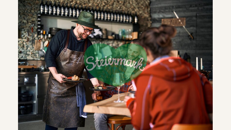 Haubenkoch Andreas Krainer in seiner Feiakuchl | © TV Hochsteiermark | Robert Maybach