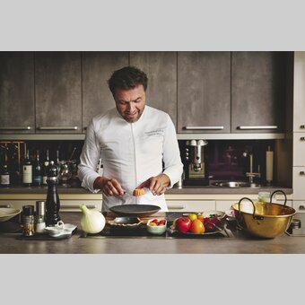 Mike Johann kocht | © TV Hochsteiermark | Michael Königshofer