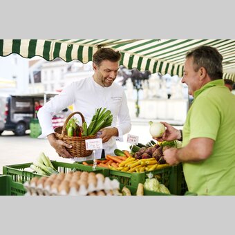 Mike Johann beim Einkauf | © TV Hochsteiermark | Michael Königshofer