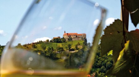 Riegersburg im Weinglas | © STG | R. Lamm