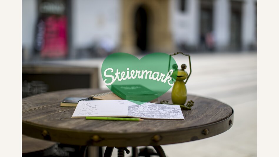 Steiermark-Frosch als Städteurlauber in Graz | © STG | Tom Lamm