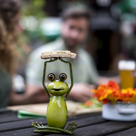 Steiermark-Frosch mit Steirerkasbrot | © STG | Tom Lamm