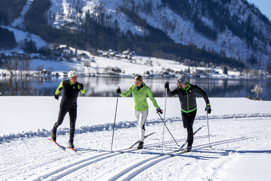 Learning how to cross-country ski from a teacher, Ausseerland - Salzkammergut | © Steiermark Tourismus | Tom Lamm