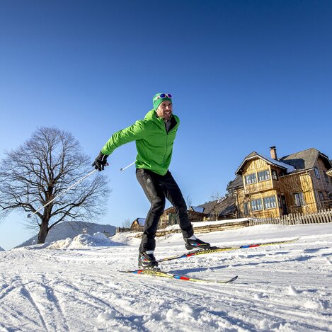 Langläufer vor Ausseer Haus | © STG | Tom Lamm