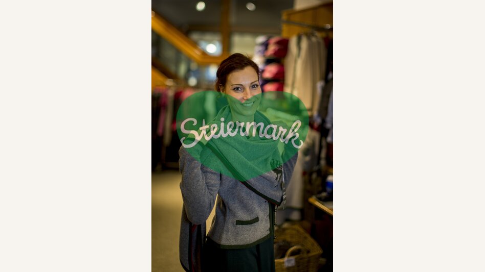 Sehr kleidsam, der Pantherstrick im Kaufhaus Caj. Arzberger in Mariazell, seit 1871 | © STG | Tom Lamm