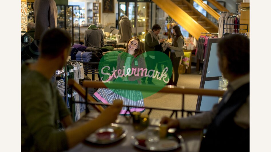 Mit Tracht mehr denn je gut gekleidet. Kaufhaus Caj. Arzberger in Mariazell, seit 1871 | © STG | Tom Lamm