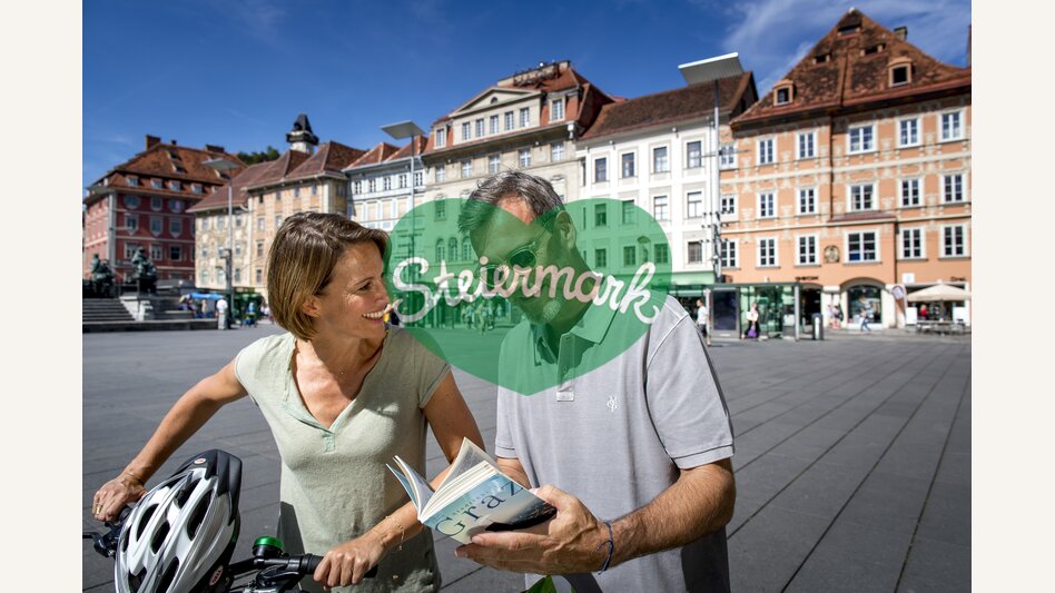 Radfahren am Murradweg, in Graz, Hauptplatz | © STG | Tom Lamm