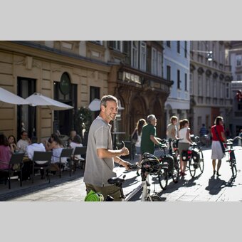 Radfahren am Murradweg, in Graz mit Radführung | © STG | Tom Lamm