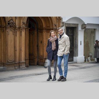 Stadtbummel in Graz, hier vor der Hofbäckerei Edegger-Tax | © STG | Punkt & Komma