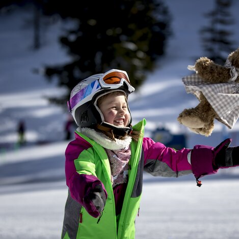 It s easier to learn skiing with a friend ;-) | © Steiermark Tourismus | Tom Lamm