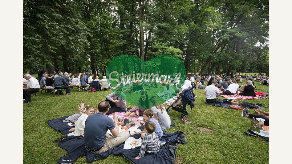 Picknick beim Musikfestival: styriarte im Schloss Eggenberg | © Styriarte | Werner Kmetitsch