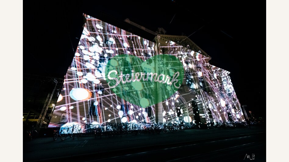 Klanglicht 2018, Graz: „Axioma“ von Onionlab, eine Licht- und Klangprojektion auf die Fassade der Oper | © Klanglicht  | Christian Thiess Photography